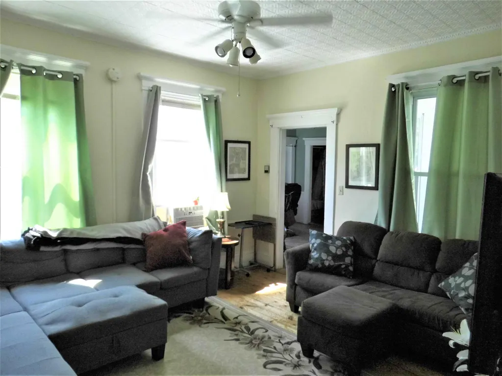 27 Pennacook Street Manchester NH 03104