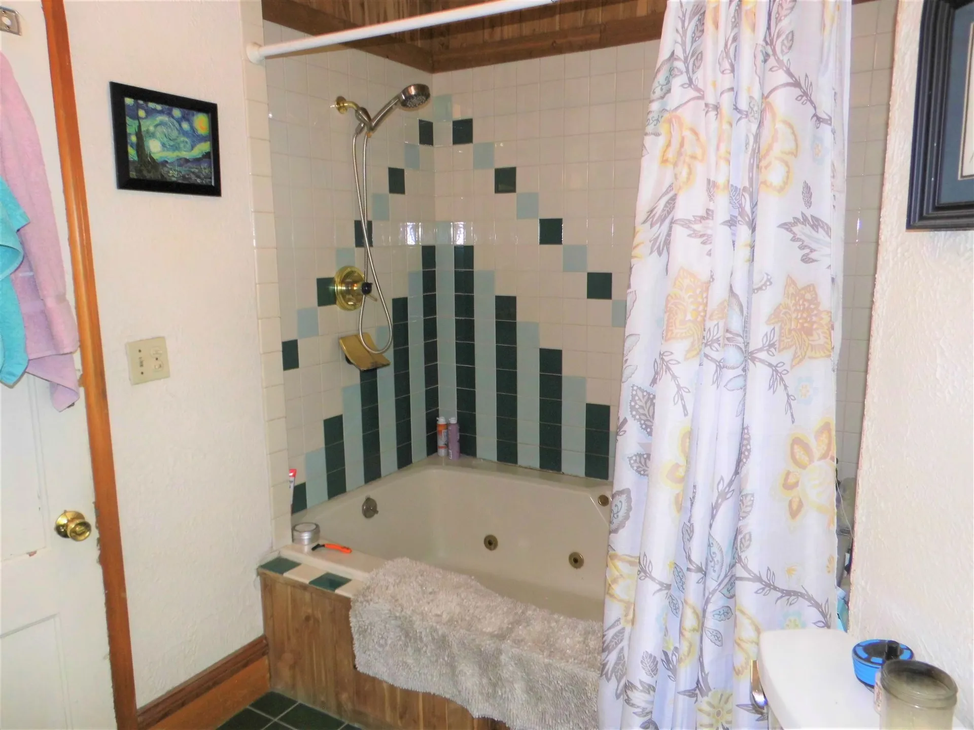 27 Pennacook Street Manchester NH 03104