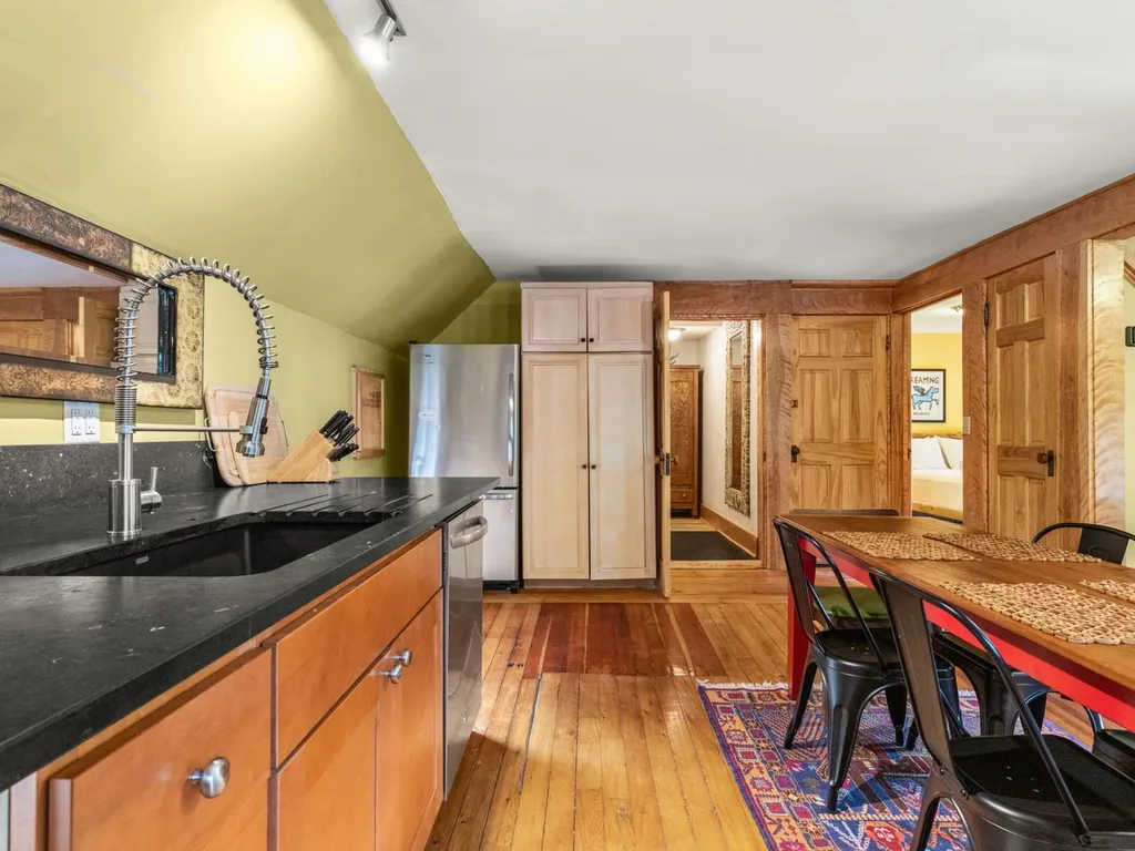 27 Inn Road Charlotte VT 05445