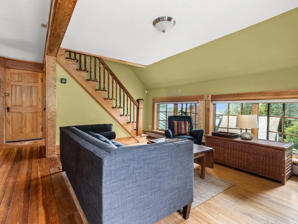 27 Inn Road Charlotte VT 05445