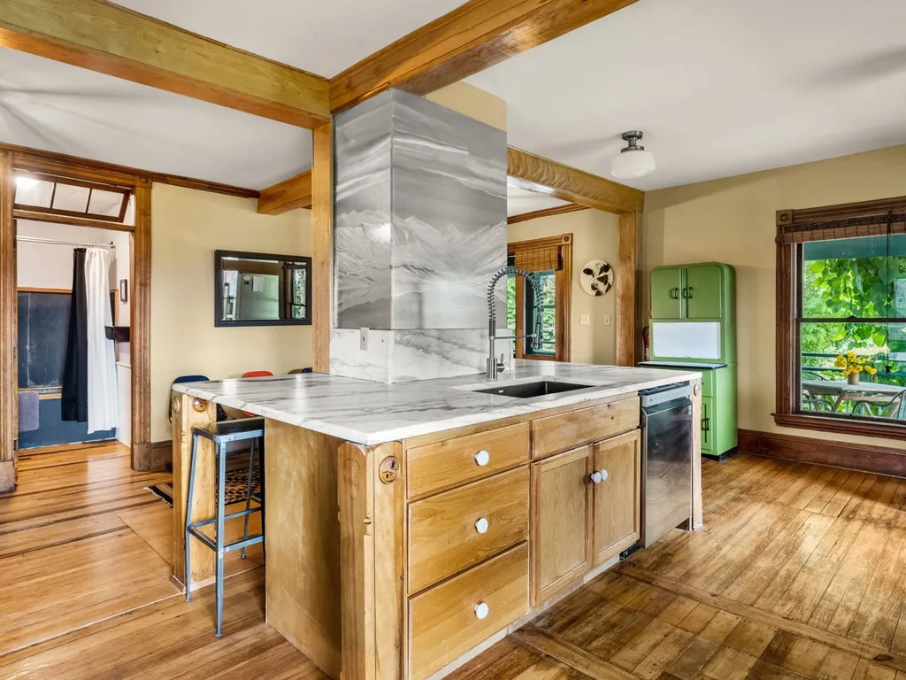 27 Inn Road Charlotte VT 05445