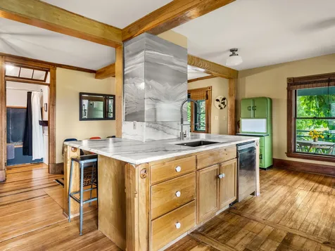 27 Inn Road Charlotte VT 05445