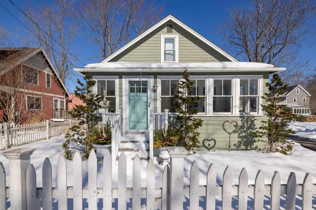 27 Thaxter Road Portsmouth NH 03801