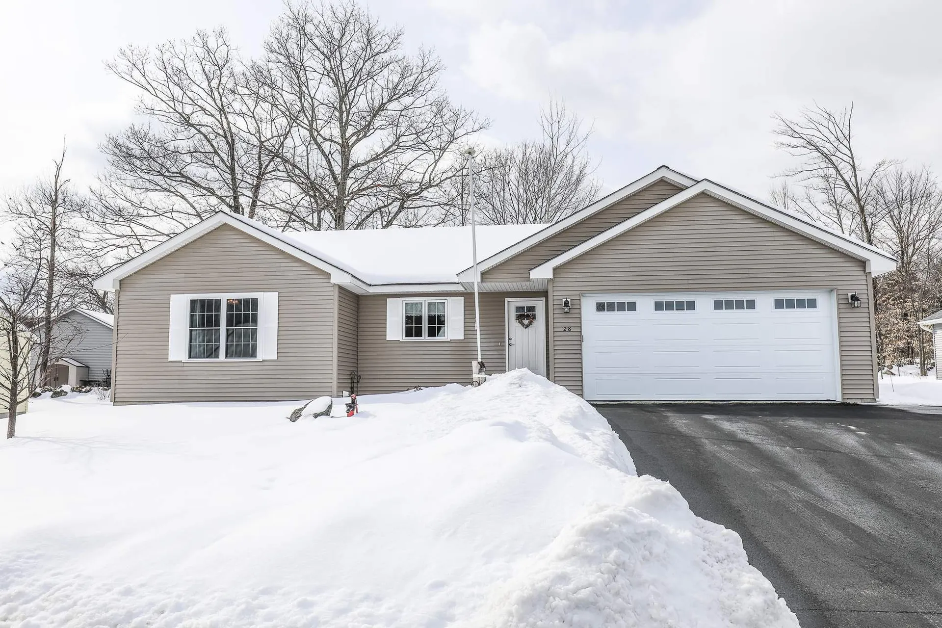 28 Linny Lane Laconia NH 03246