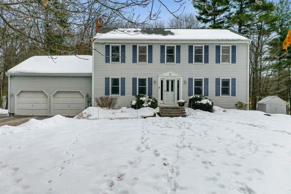 7 Manasquan Circle Londonderry NH 03053