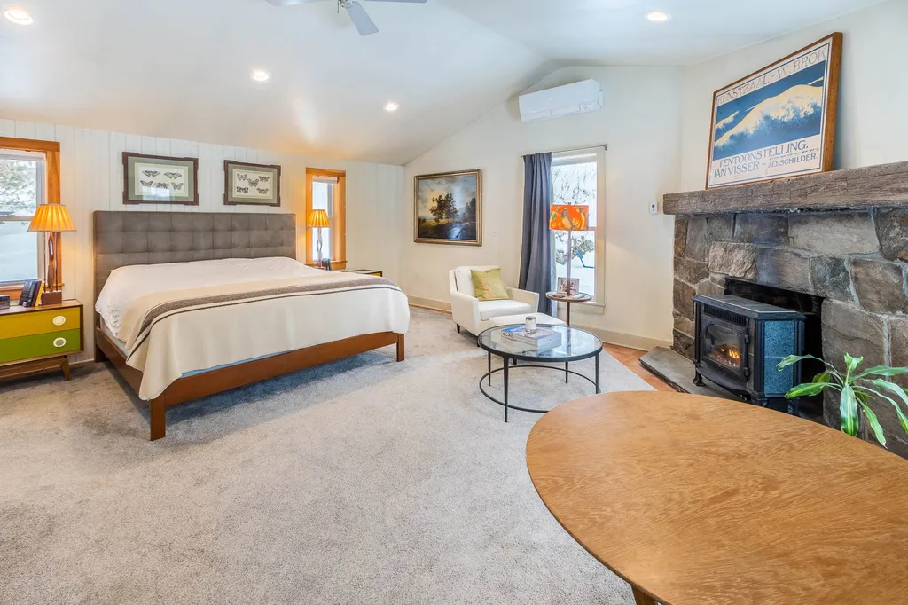 1443 Quechee West Hartford Road Hartford VT 05001