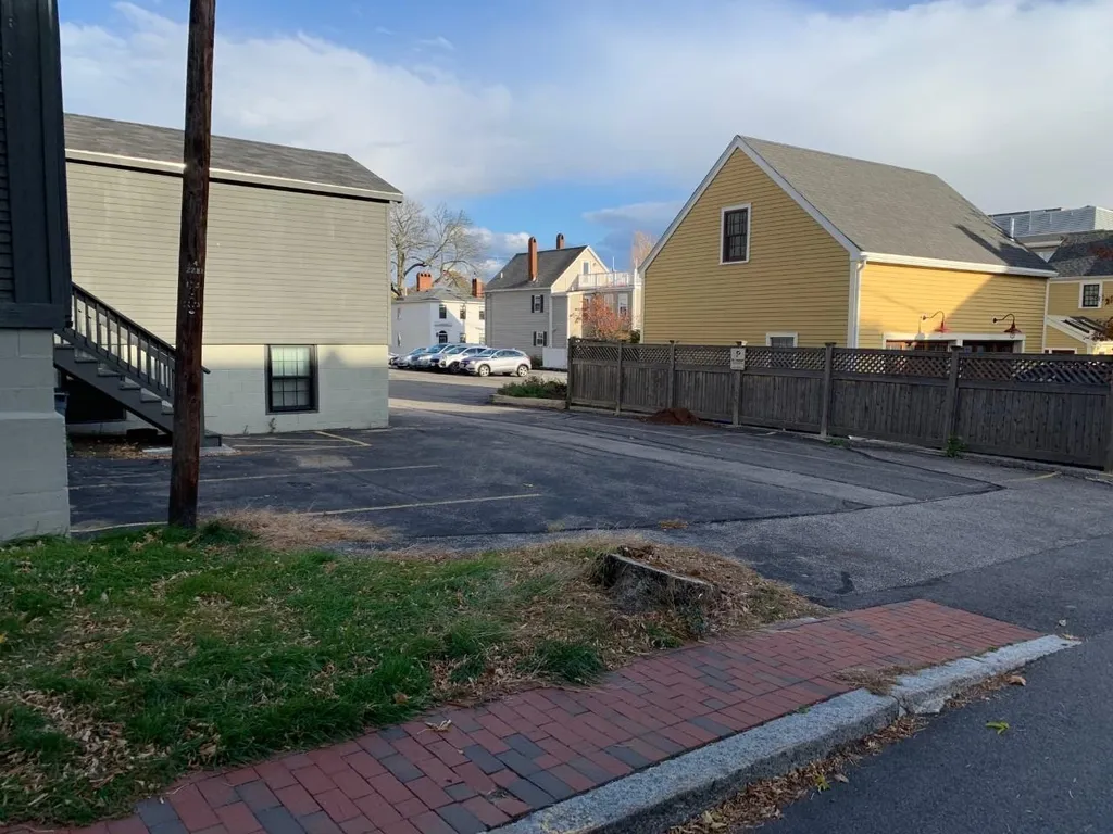 70 Court Street Portsmouth NH 03801