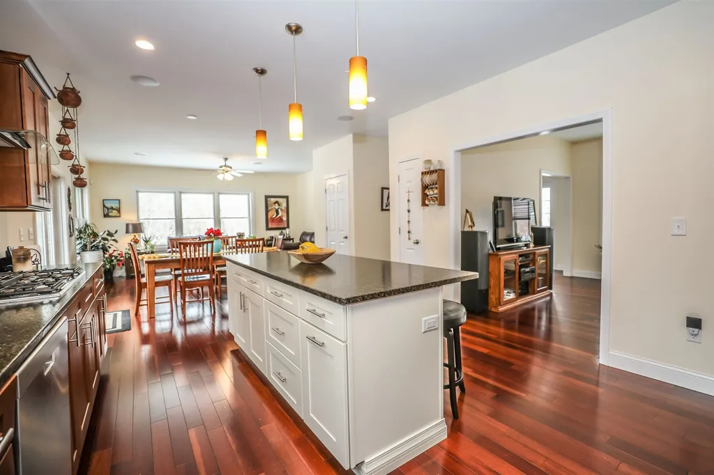 32 Tanglewood Drive Auburn NH 03032