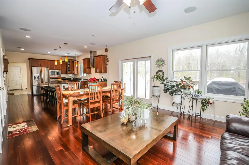 32 Tanglewood Drive Auburn NH 03032