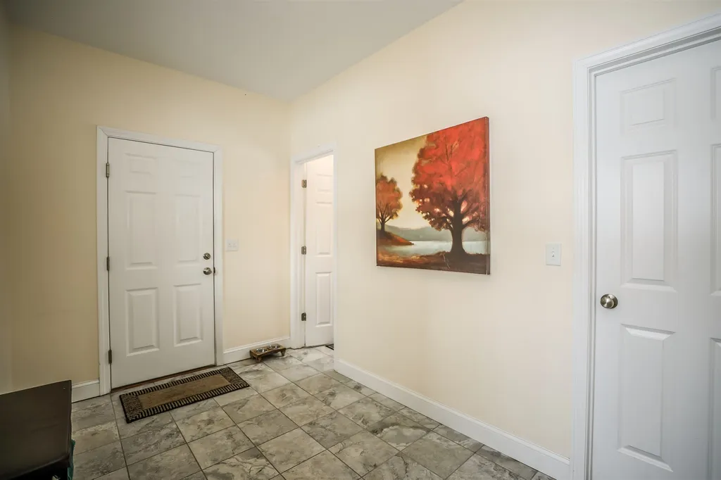32 Tanglewood Drive Auburn NH 03032
