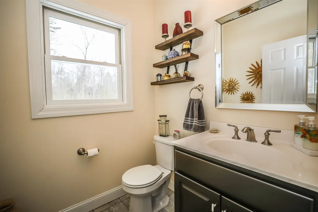 32 Tanglewood Drive Auburn NH 03032