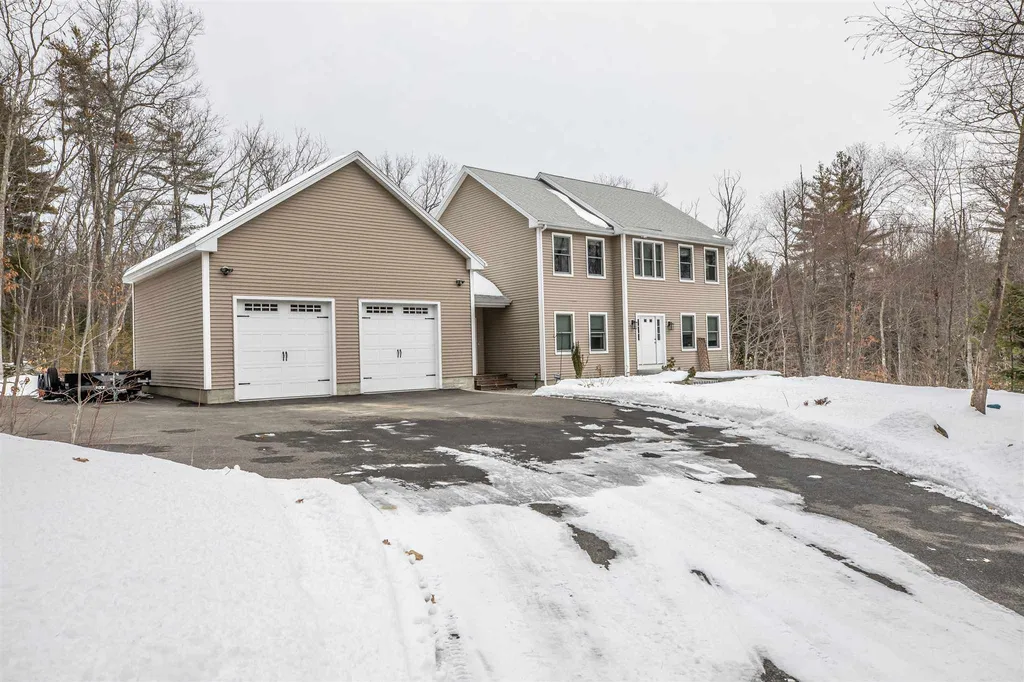 32 Tanglewood Drive Auburn NH 03032