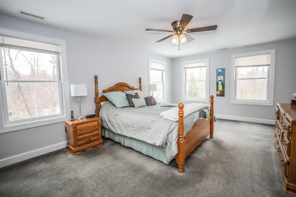 32 Tanglewood Drive Auburn NH 03032