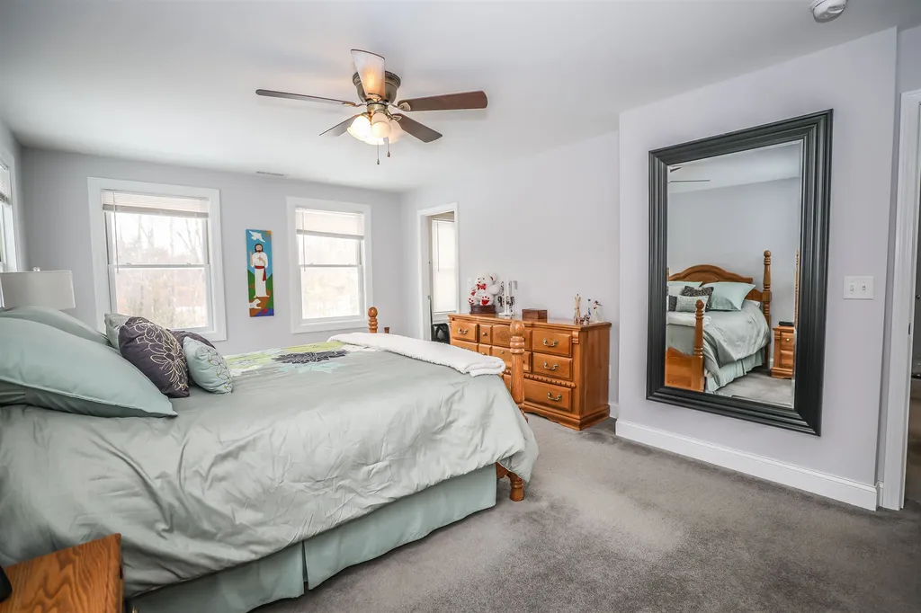 32 Tanglewood Drive Auburn NH 03032