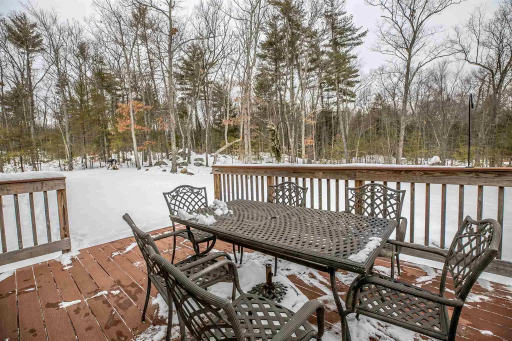 32 Tanglewood Drive Auburn NH 03032