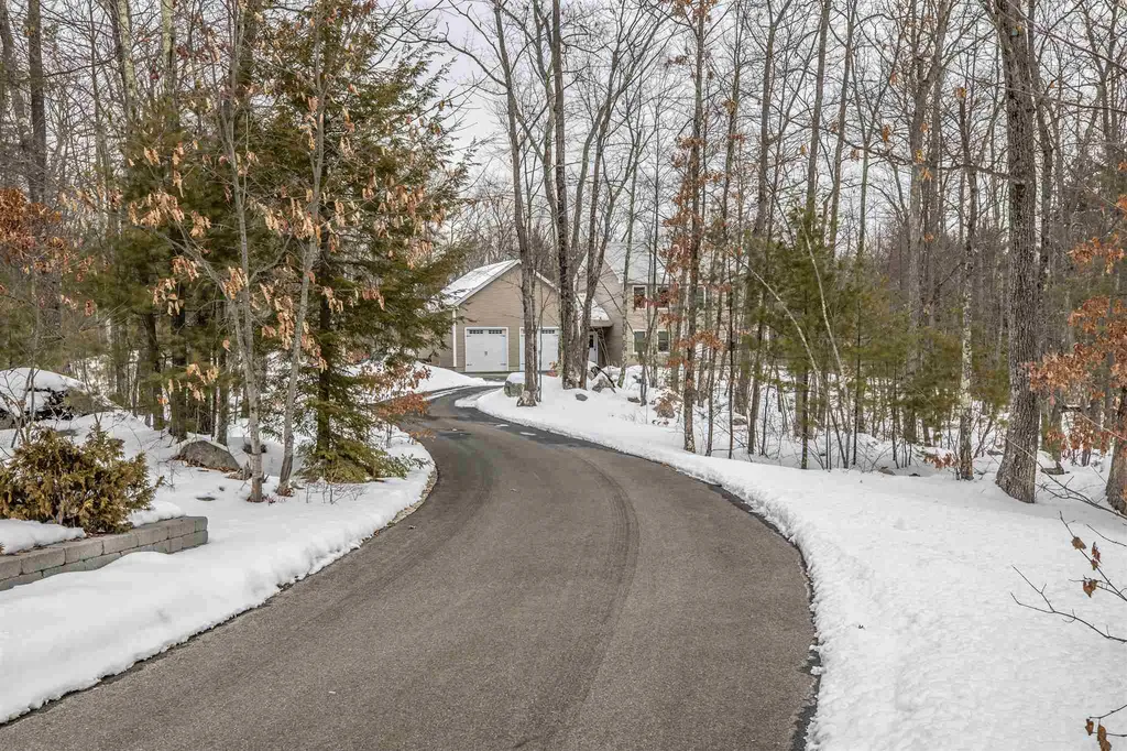 32 Tanglewood Drive Auburn NH 03032