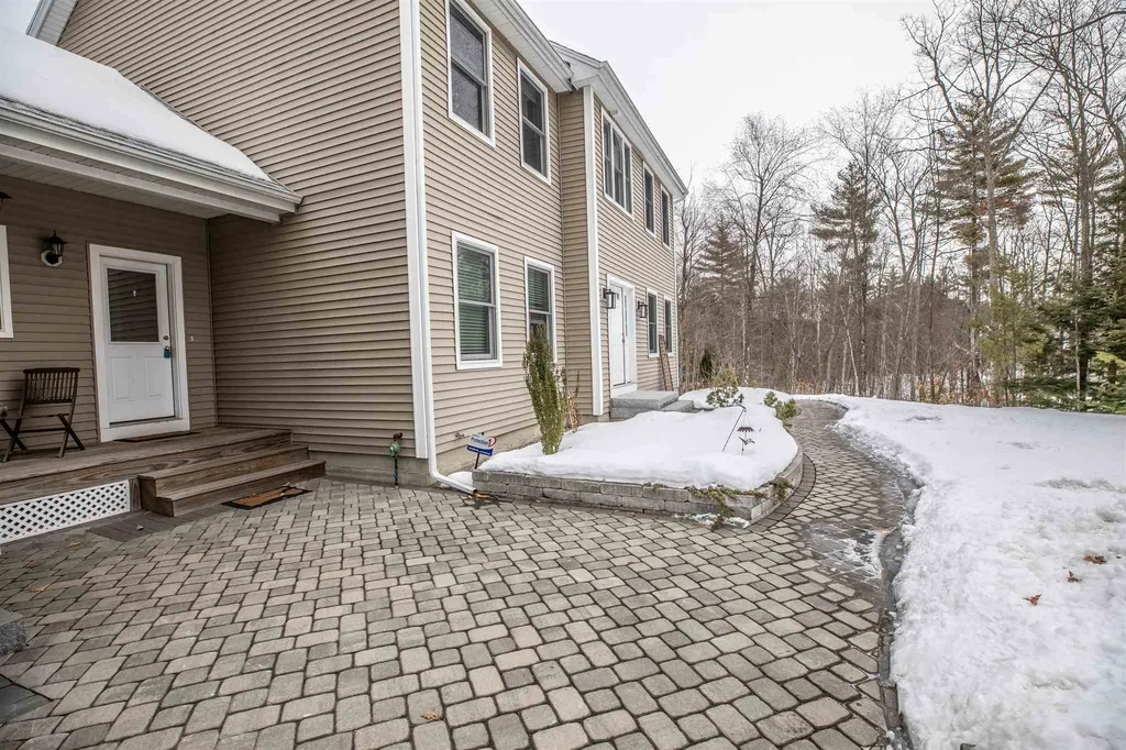 32 Tanglewood Drive Auburn NH 03032