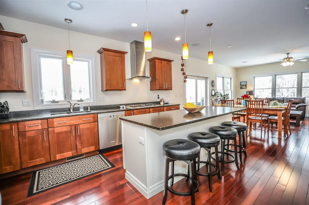 32 Tanglewood Drive Auburn NH 03032