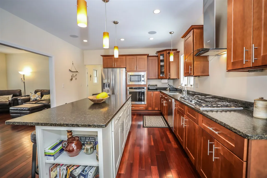 32 Tanglewood Drive Auburn NH 03032