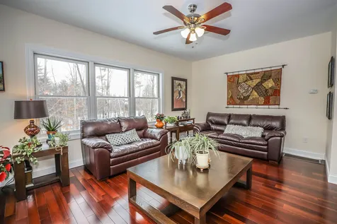 32 Tanglewood Drive Auburn NH 03032