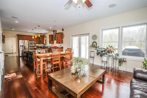 32 Tanglewood Drive Auburn NH 03032