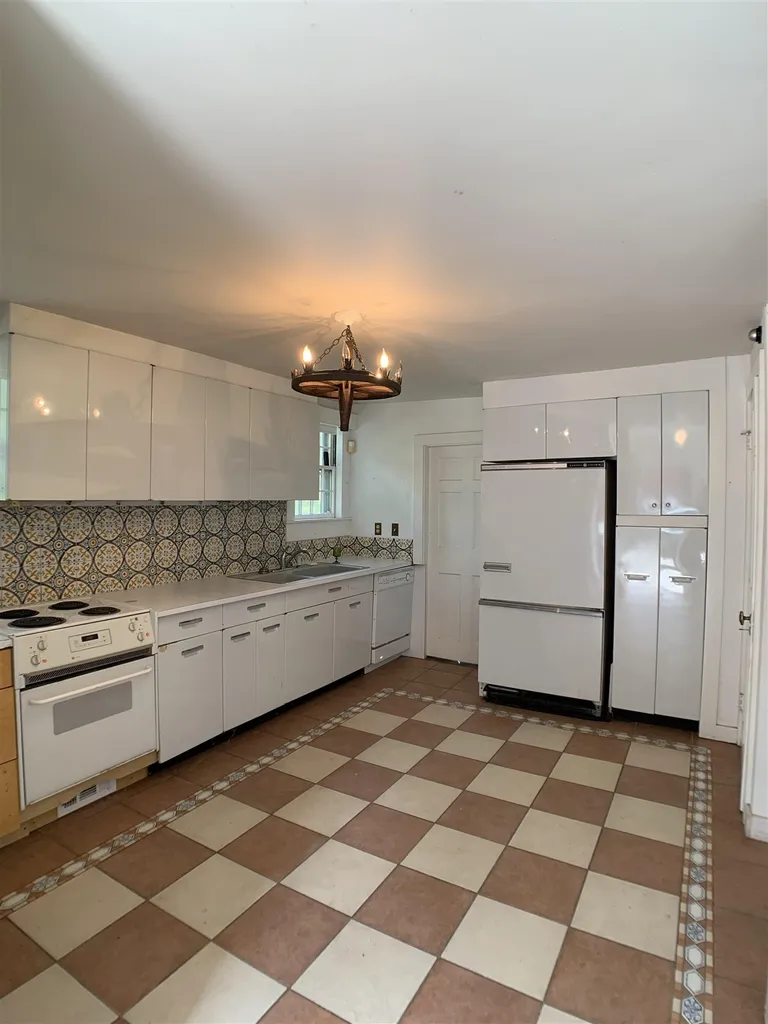 816 Popple Dungeon Road Chester VT 05143