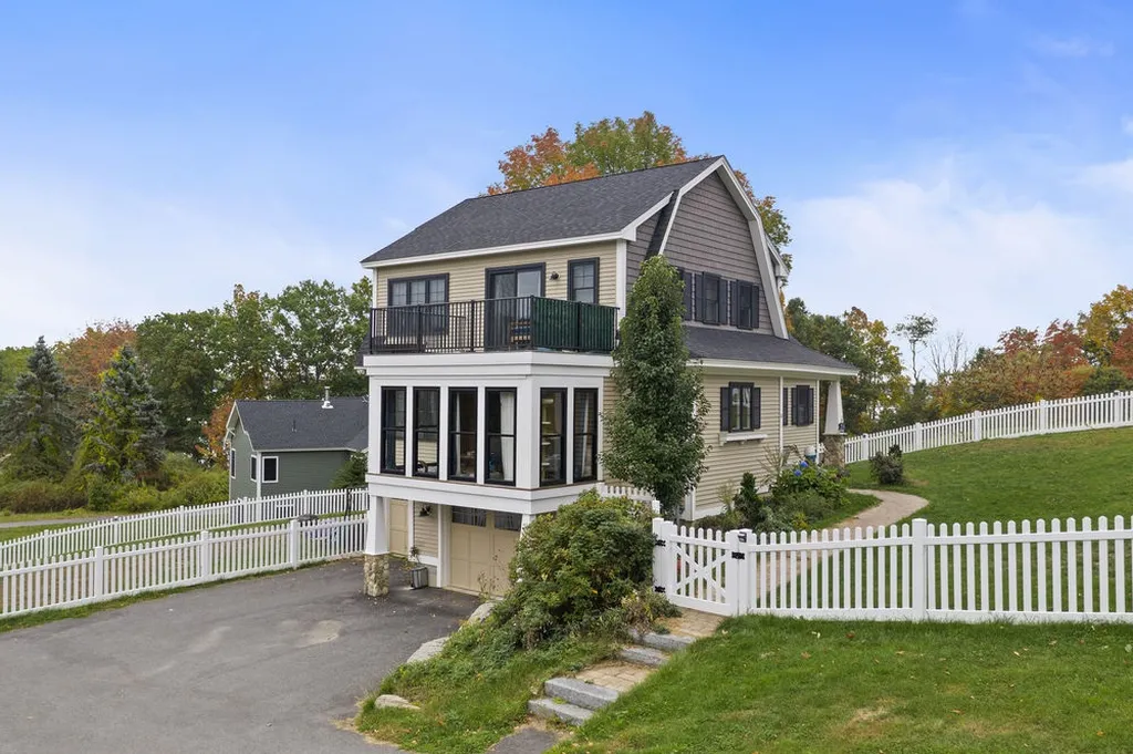 12 Lookout Place Drive Newmarket NH 03857
