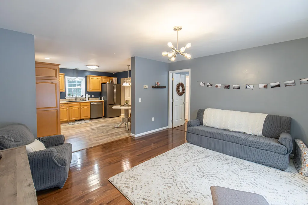 30 Melody Lane Hillsborough NH 03244