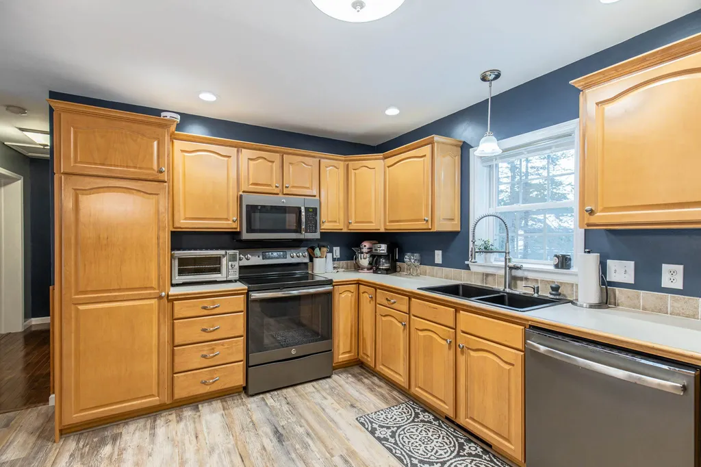 30 Melody Lane Hillsborough NH 03244