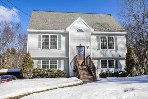 33 Green Road Raymond NH 03077