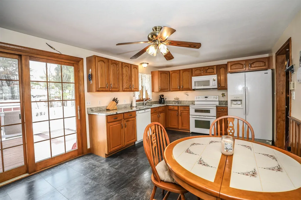 5 Glenside Drive Pelham NH 03076