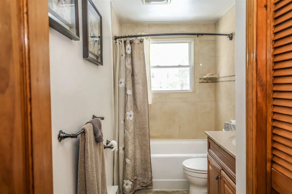 5 Glenside Drive Pelham NH 03076