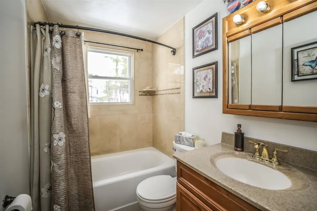 5 Glenside Drive Pelham NH 03076