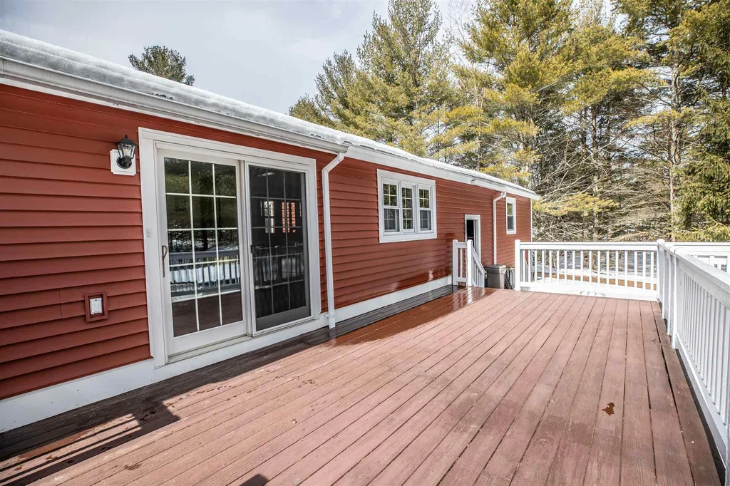5 Glenside Drive Pelham NH 03076