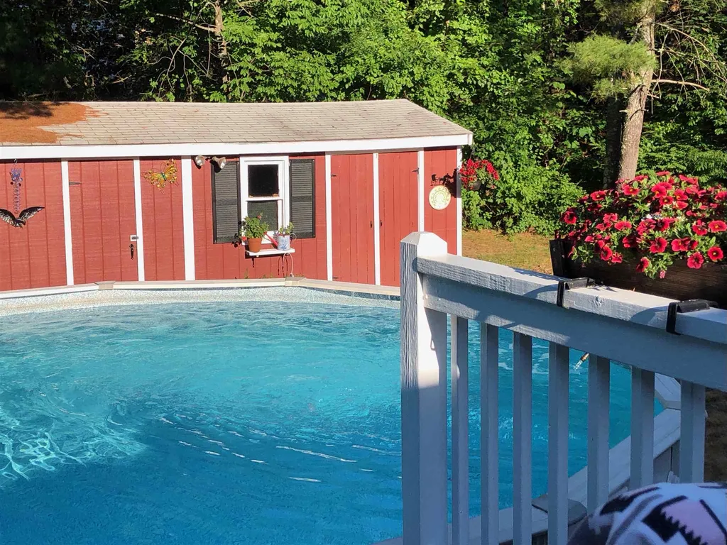5 Glenside Drive Pelham NH 03076