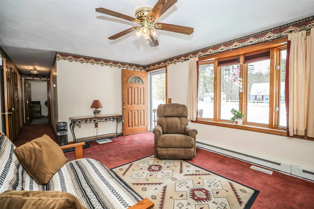 5 Glenside Drive Pelham NH 03076