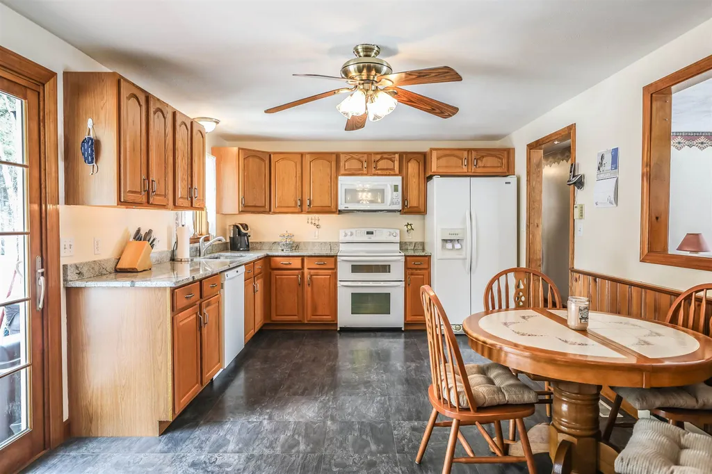 5 Glenside Drive Pelham NH 03076