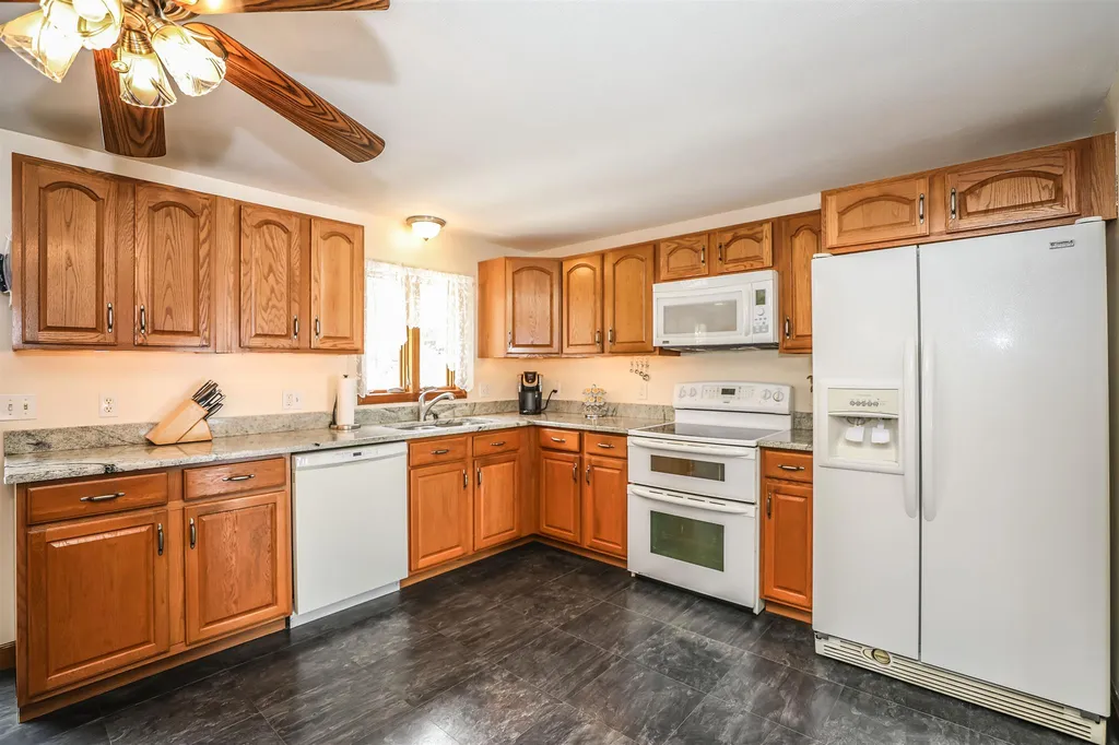 5 Glenside Drive Pelham NH 03076