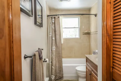 5 Glenside Drive Pelham NH 03076
