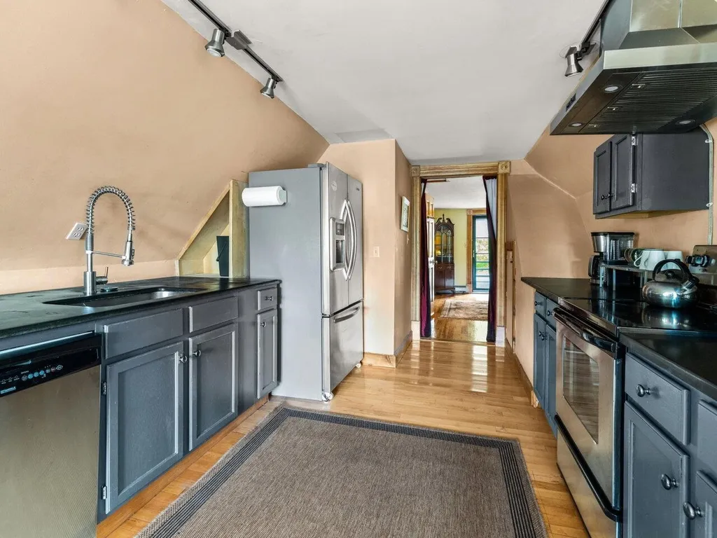27 Inn Road Charlotte VT 05445