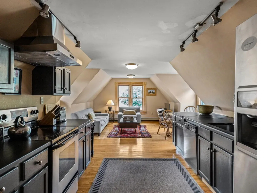 27 Inn Road Charlotte VT 05445