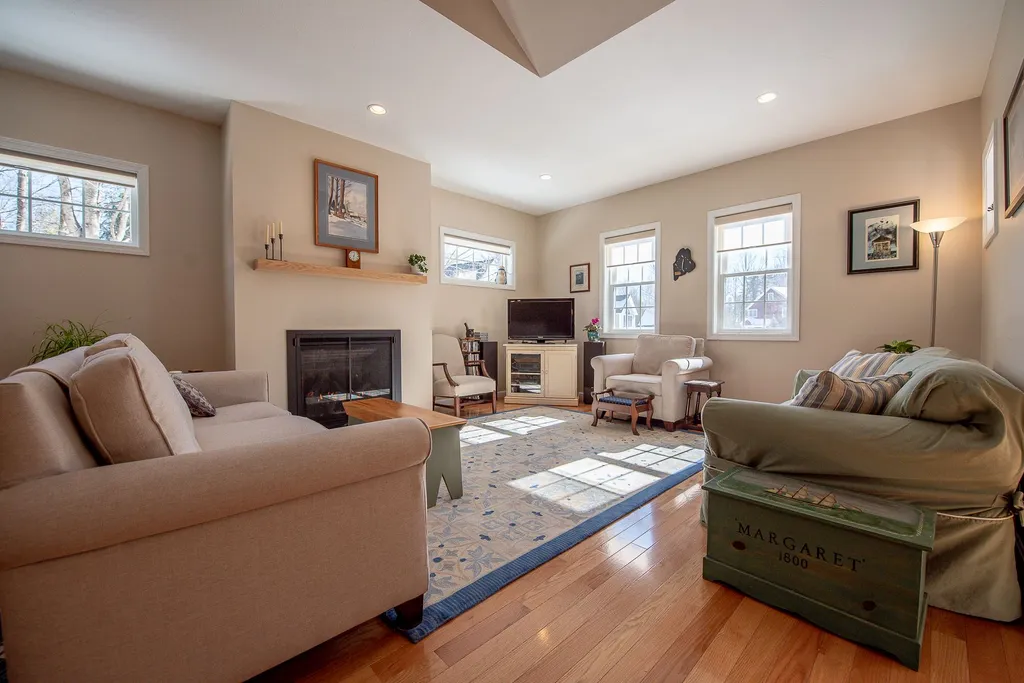 22 Exeter Place Laconia NH 03246