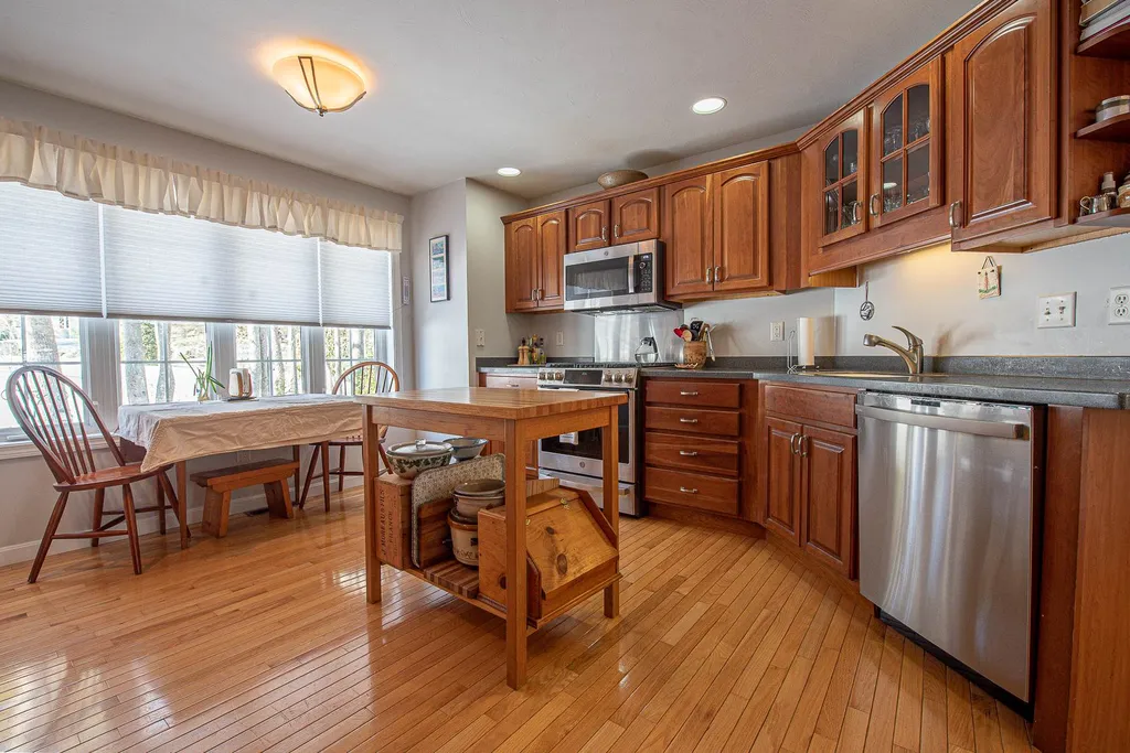 22 Exeter Place Laconia NH 03246