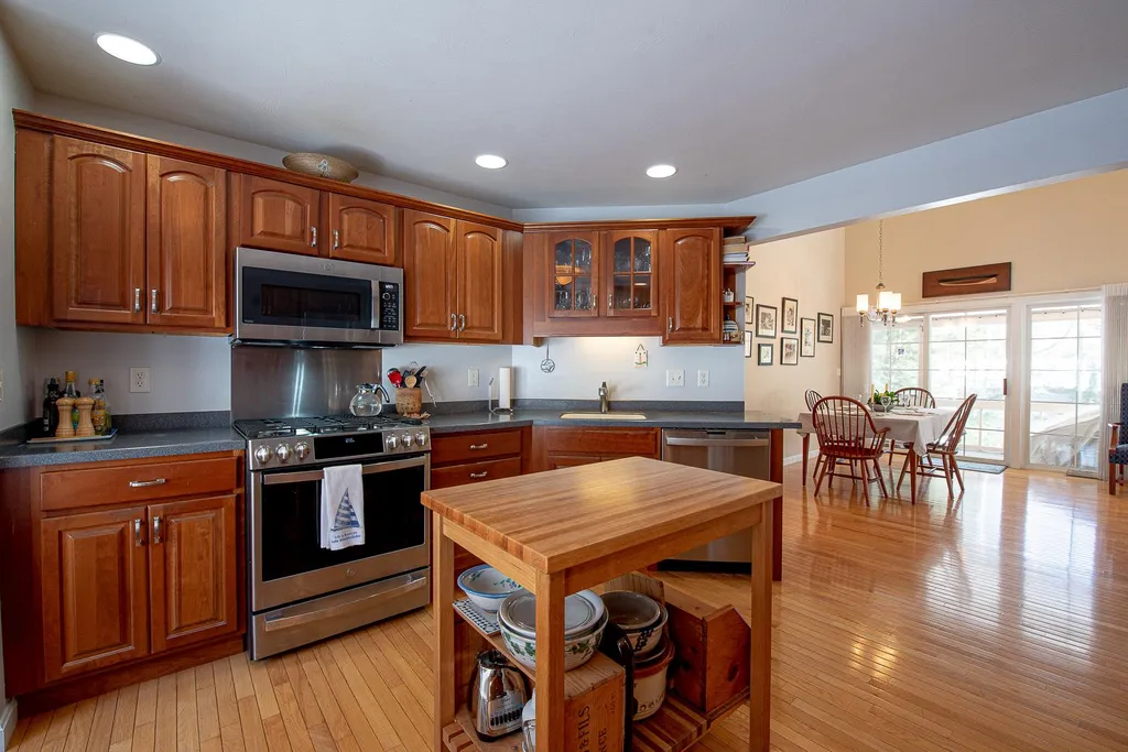 22 Exeter Place Laconia NH 03246
