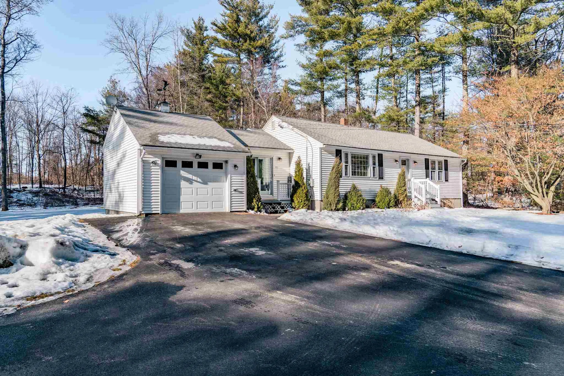 92 Hall Road Londonderry NH 03053