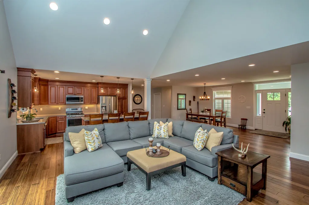 344 Dandiview Road Conway NH 03860