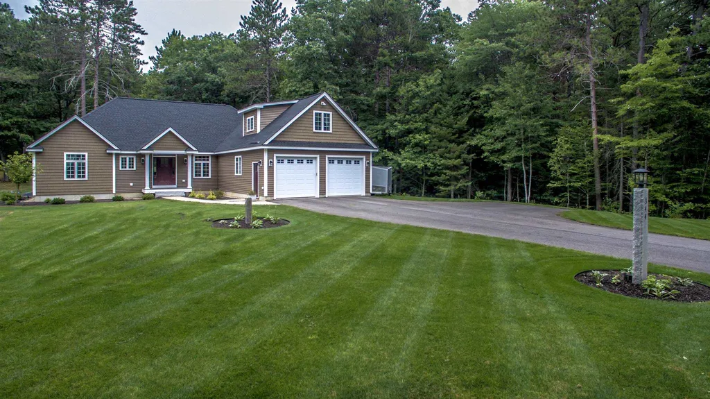 344 Dandiview Road Conway NH 03860