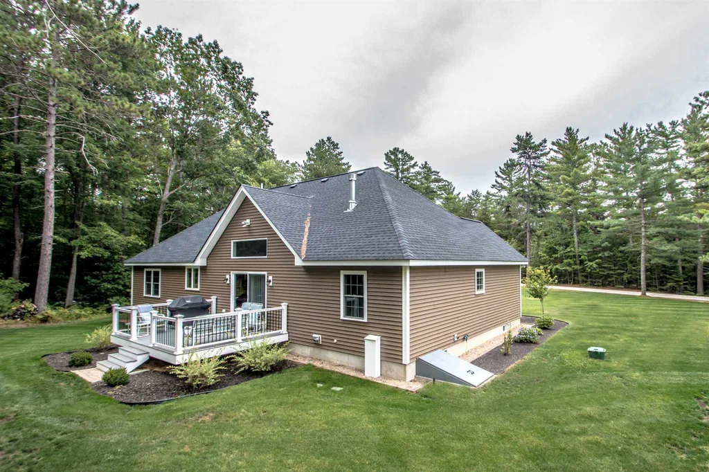 344 Dandiview Road Conway NH 03860
