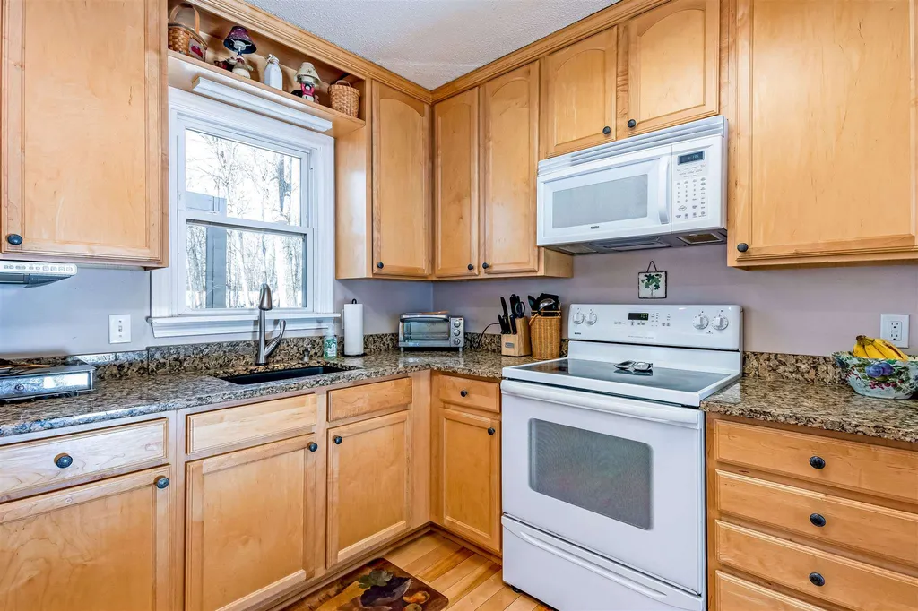 418 Oak Circle Colchester VT 05446