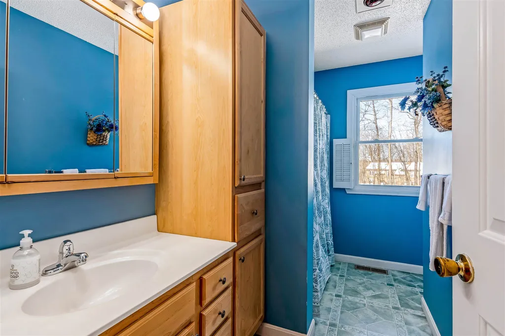 418 Oak Circle Colchester VT 05446